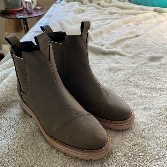 Tom’s Skylar boot - Picture 2 of 4